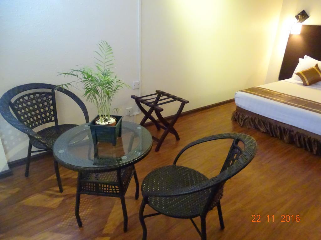 Bed and Breakfast Backpackerz @ Orchid Yangón Exterior foto