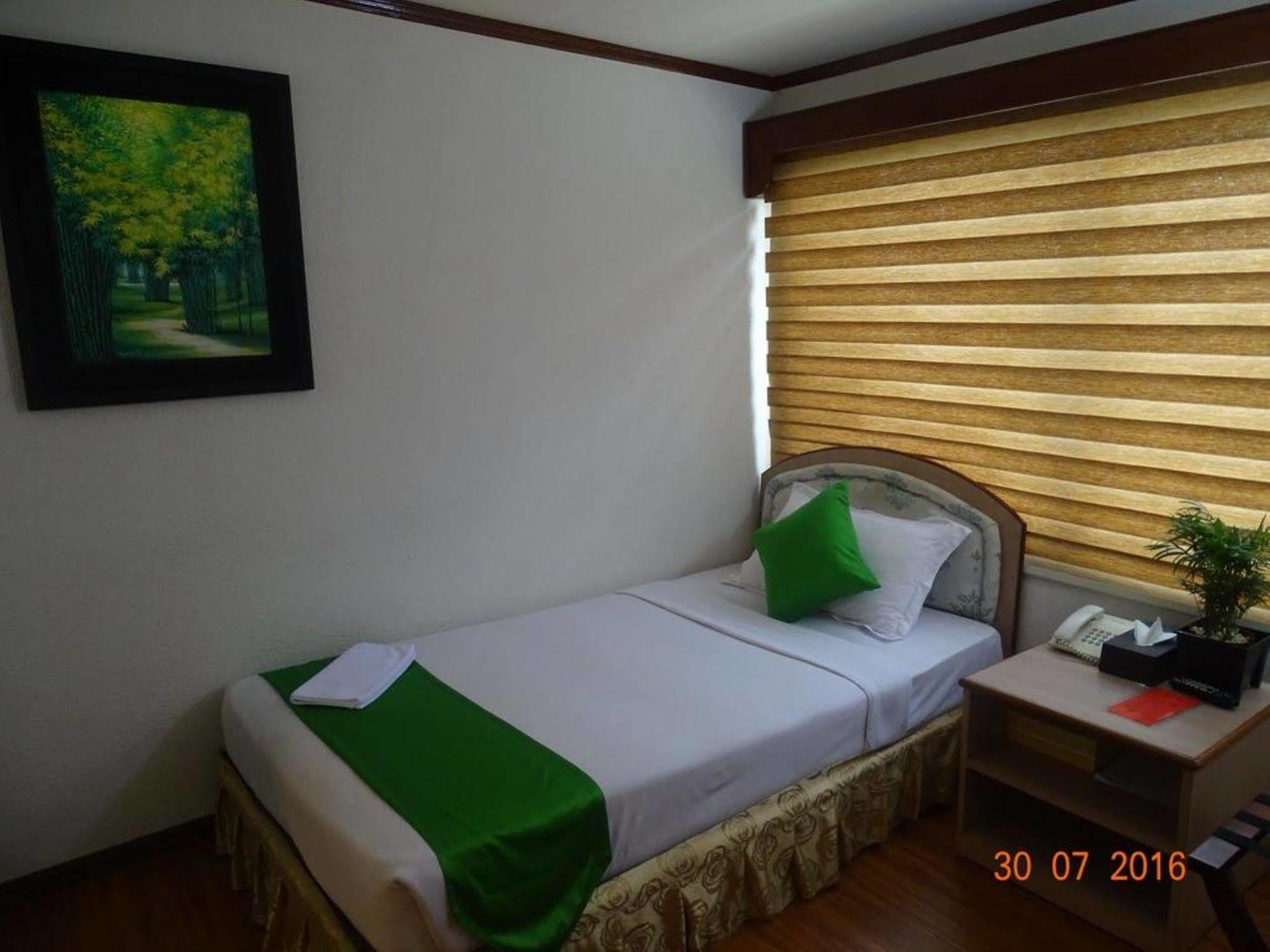 Bed and Breakfast Backpackerz @ Orchid Yangón Exterior foto