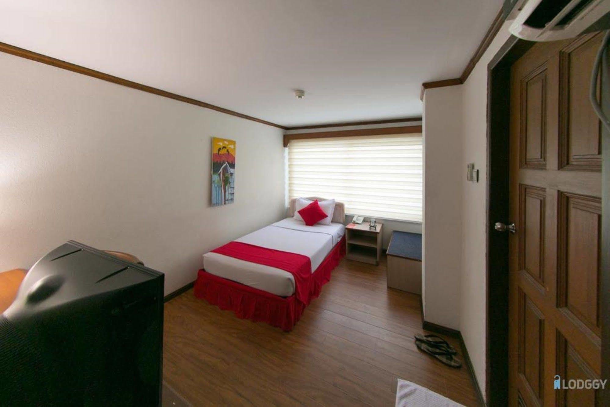 Bed and Breakfast Backpackerz @ Orchid Yangón Exterior foto